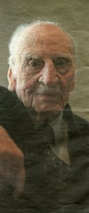 Ayala, Francisco a los 101 años